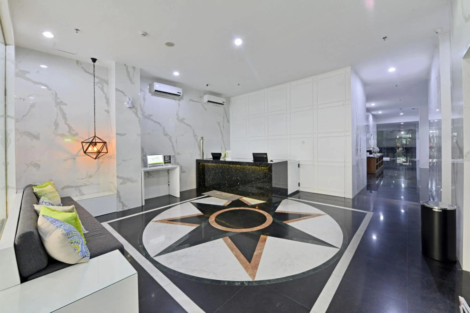 Photo - Whiz Hotel Falatehan Jakarta