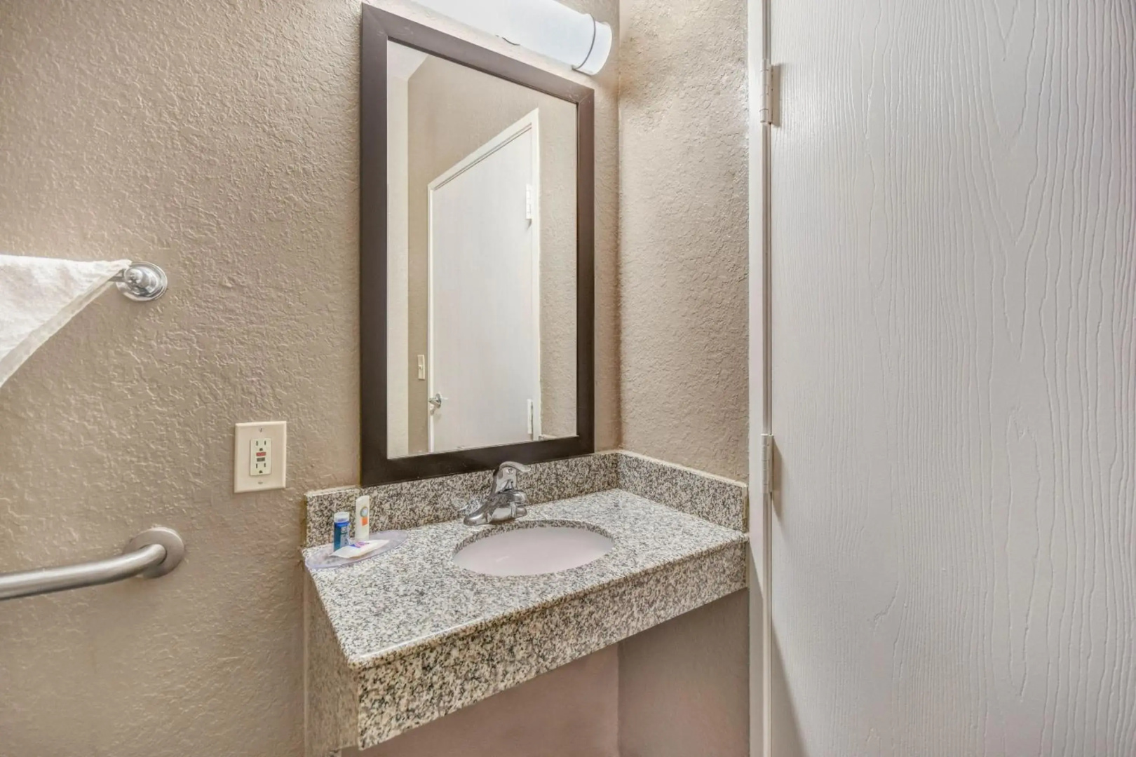Photo - Motel 6 Humble, TX - Houston International Airport