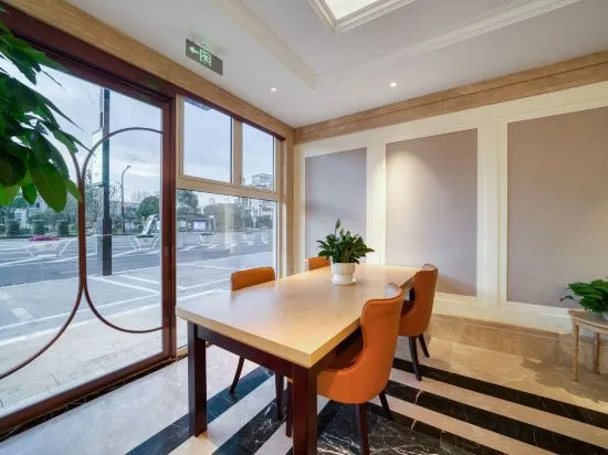 Vienna Hotel (Tongxiang Chongfu International Leather Center Branch)