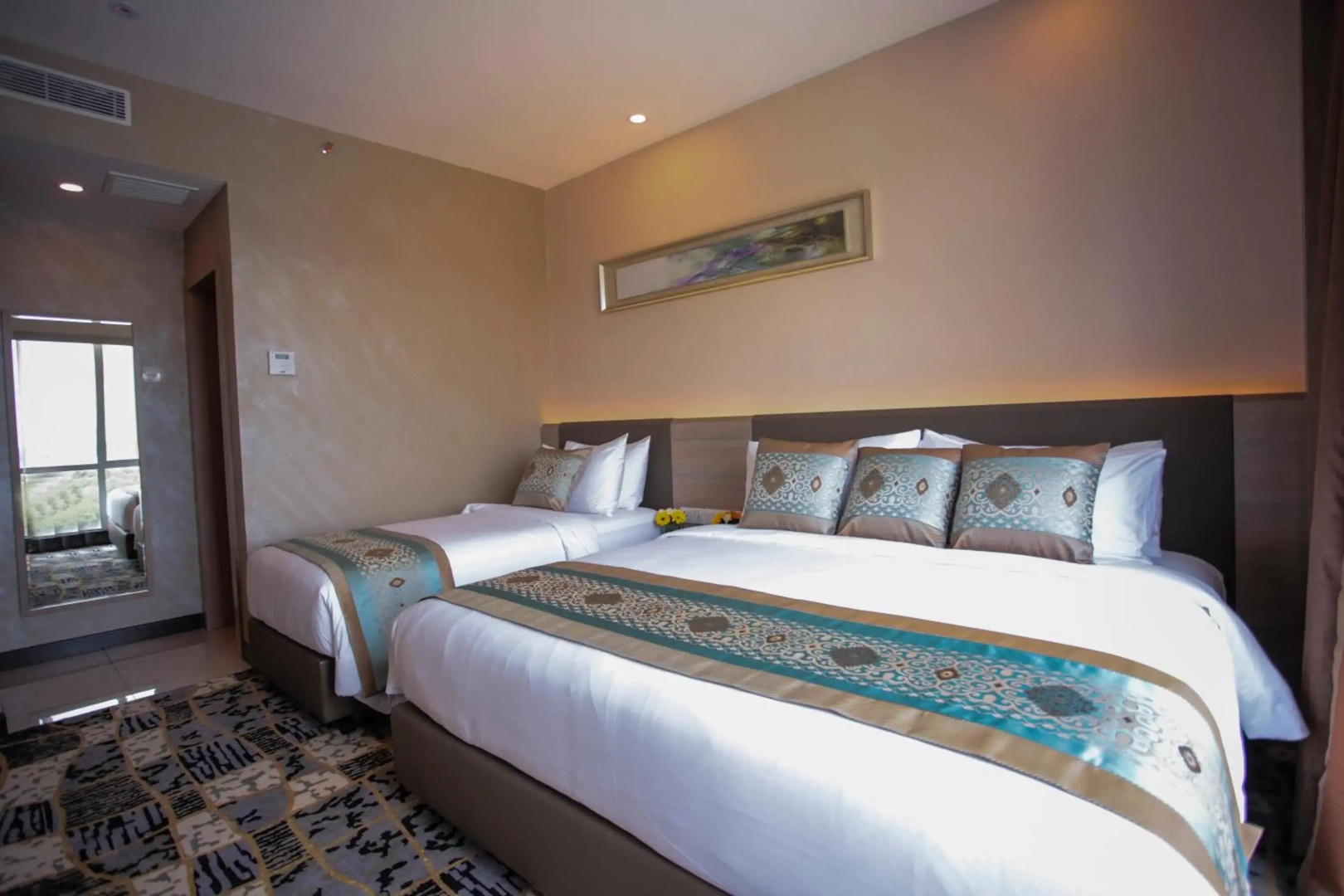Photo - V8 Hotel