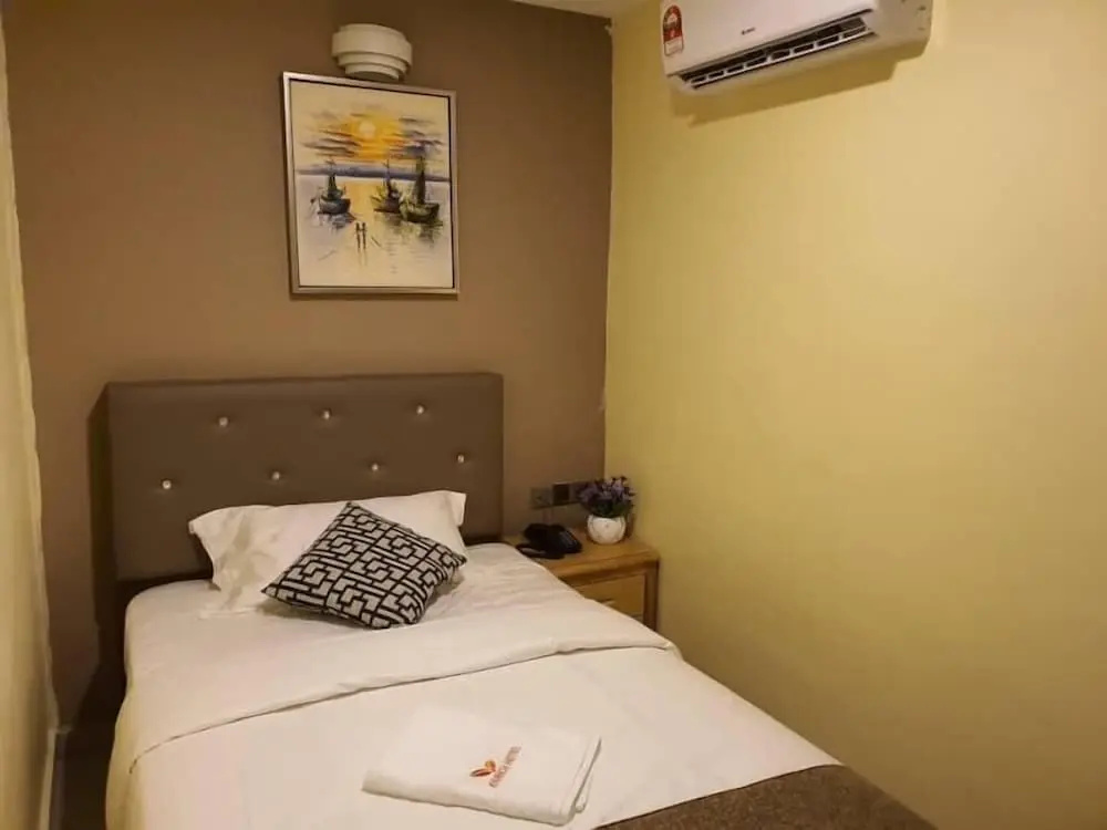 Enrich Hotel Setia Alam by uBook