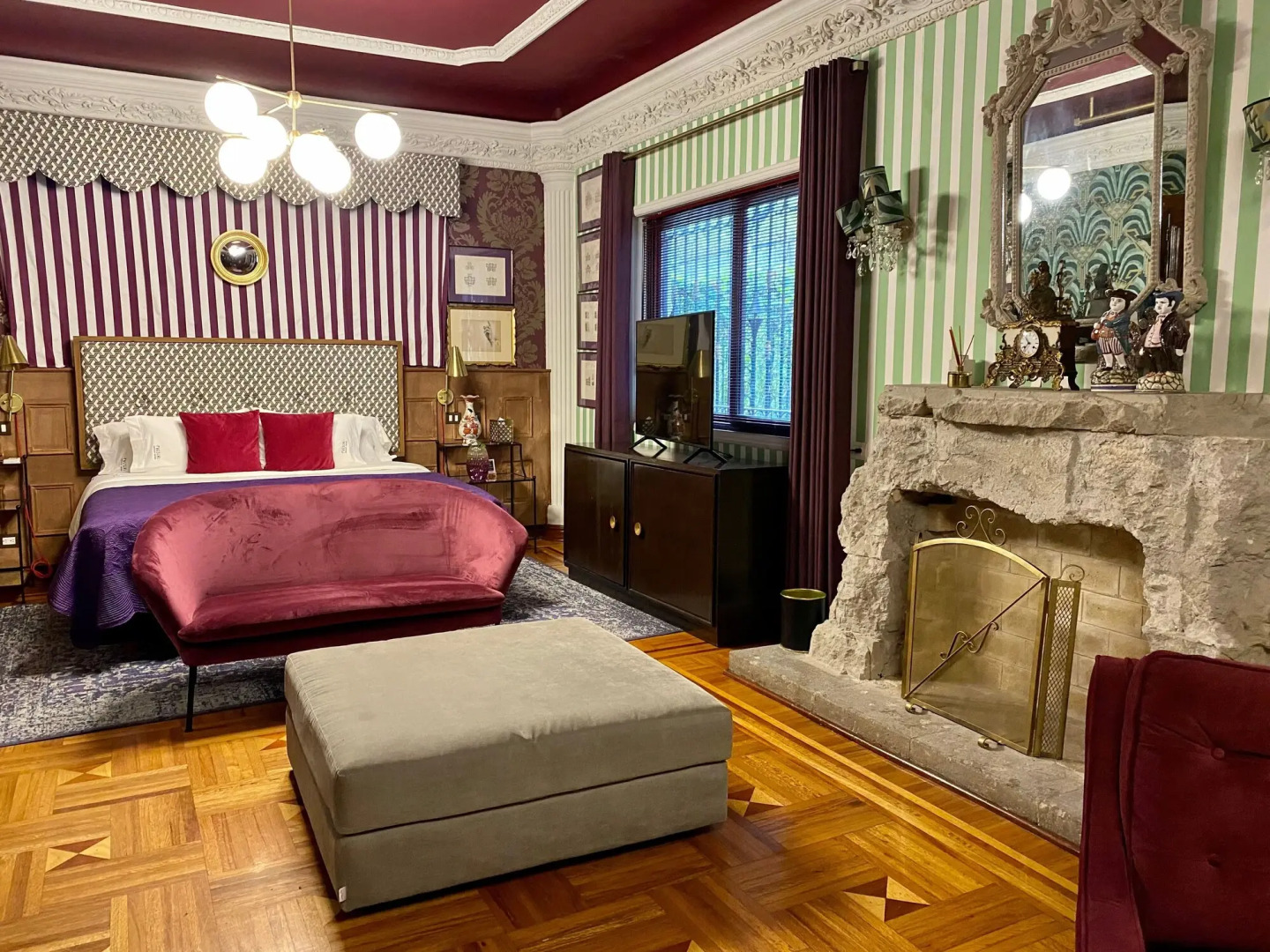 Photo - Pug Seal Polanco Anatole France