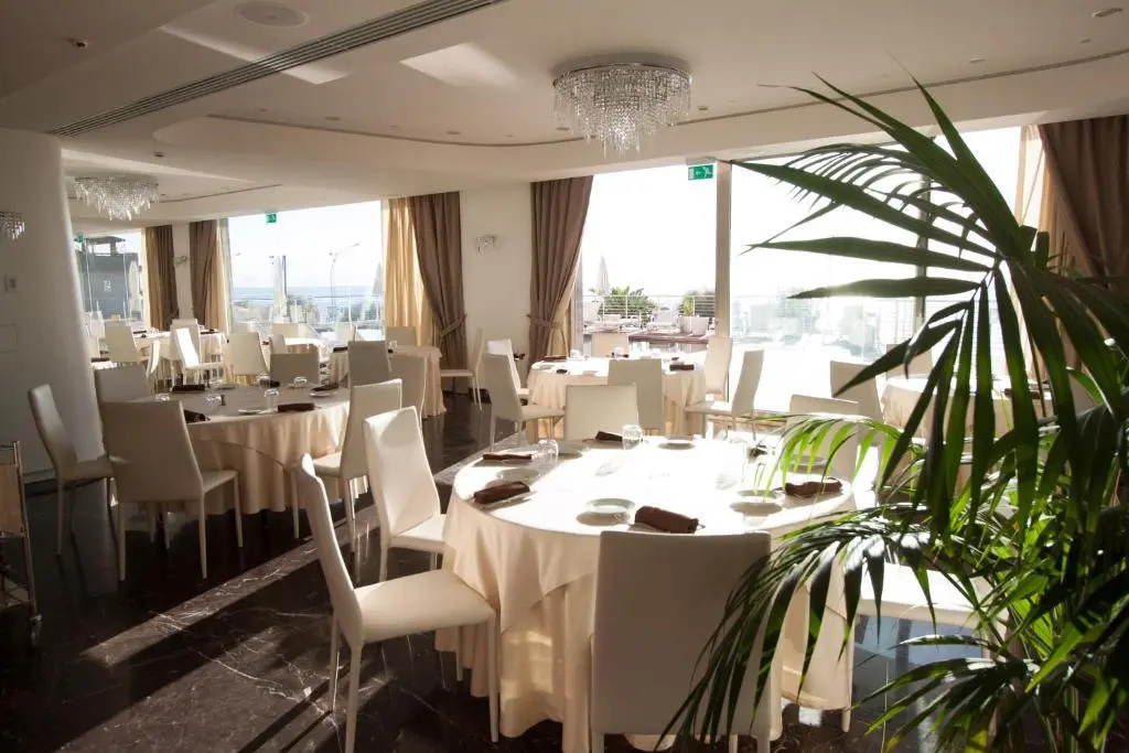 Photo - Main Palace Hotel