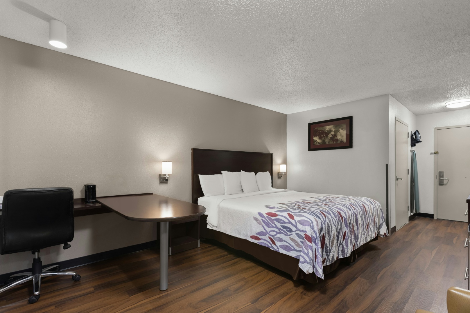 Photo - Red Roof Inn & Suites Savannah Airport