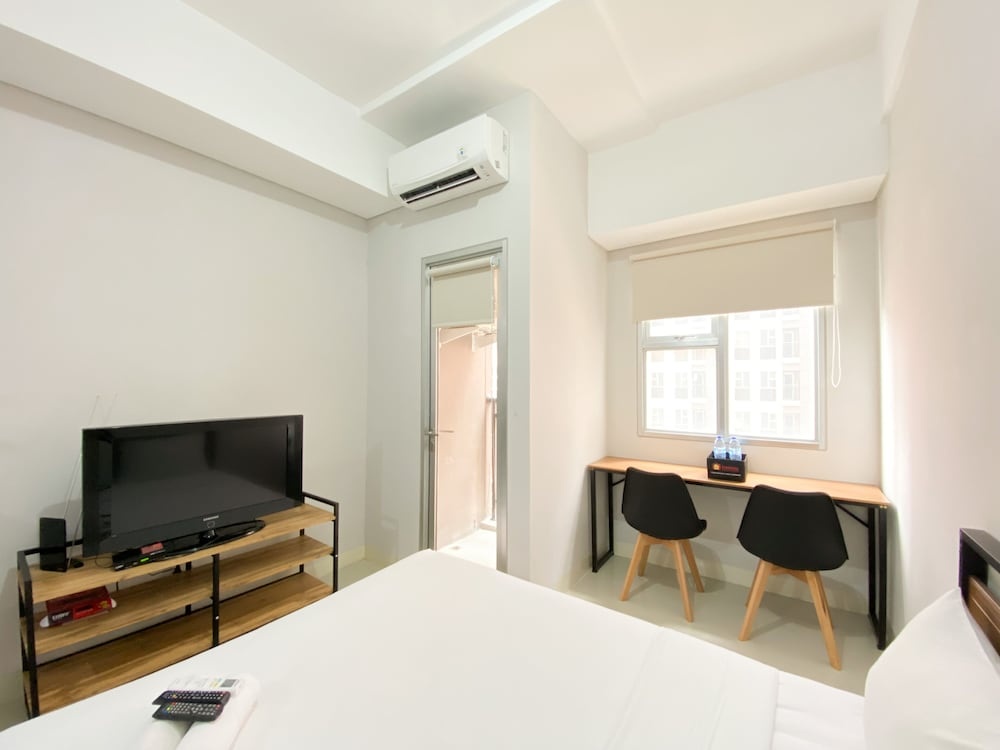 Chic And Cozy Studio Apartment At Transpark Juanda Bekasi