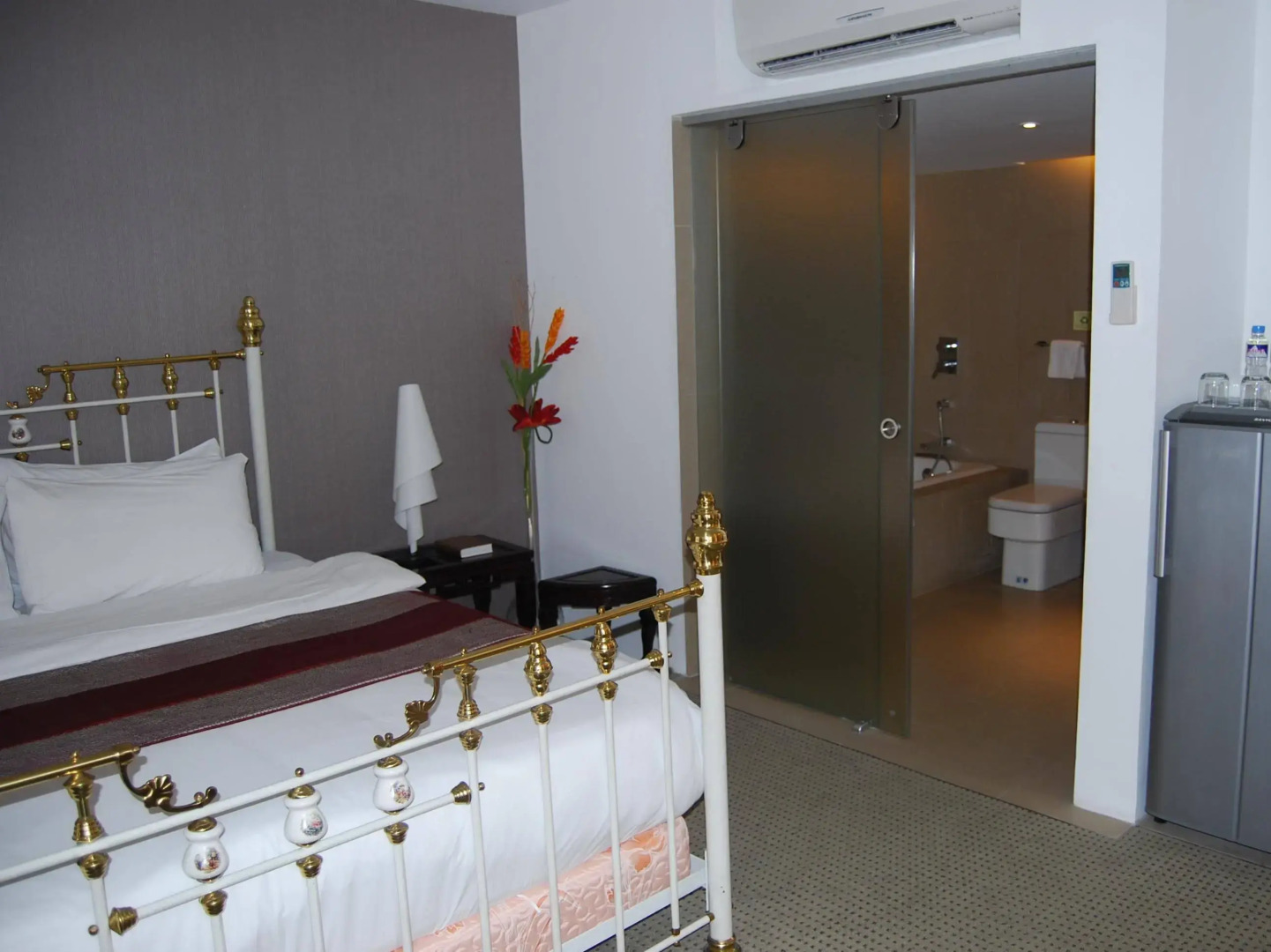 Photo - The E-Hotel Makati