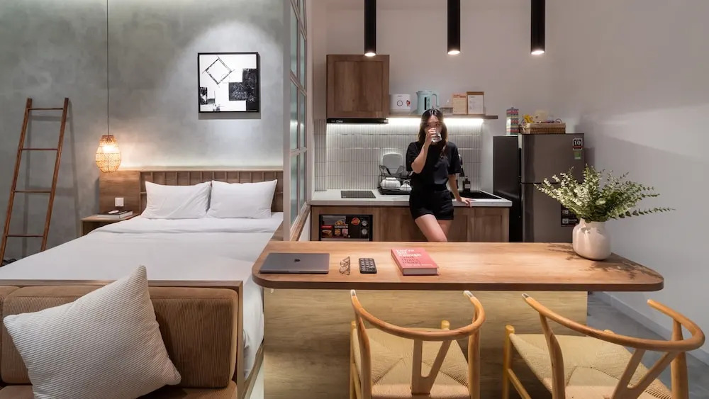 Photo - Kin Wander Tân Phong, The Moonage