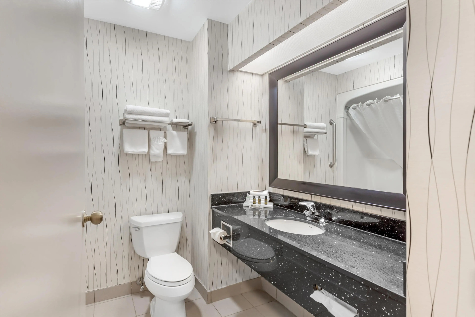 Photo - Best Western Plus Travel Hotel Toronto Airport