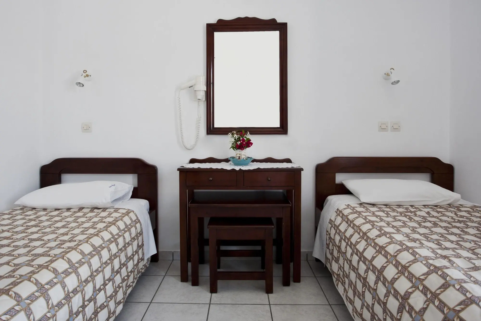 Foto - Ancient Thera Studios