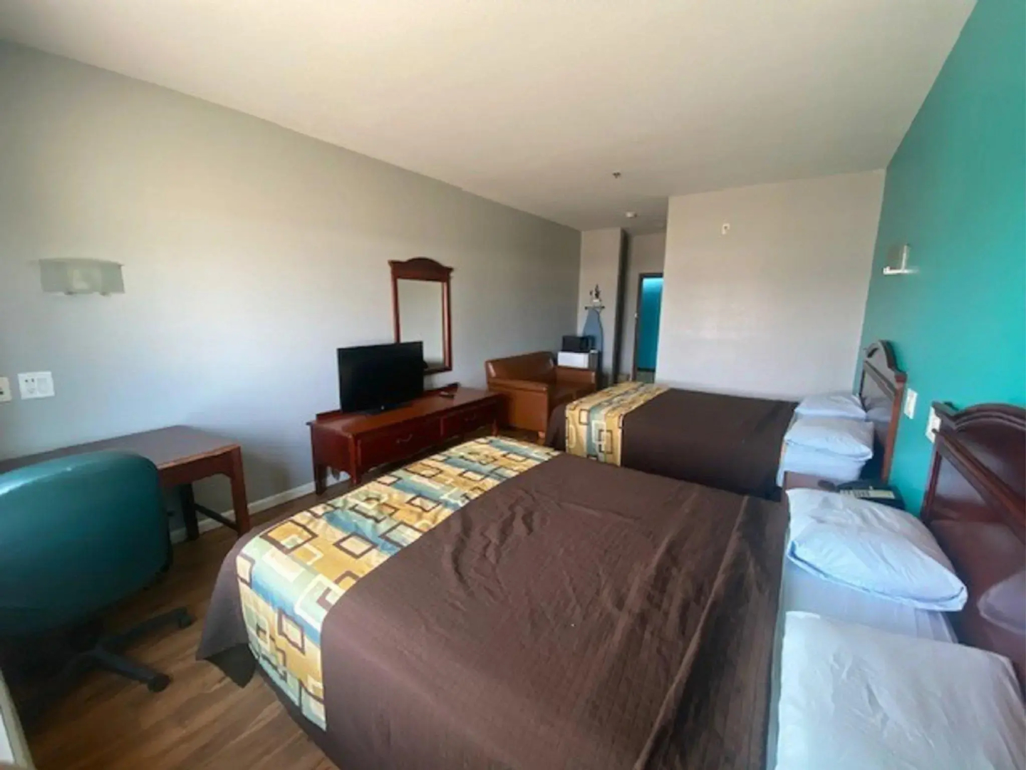 Foto - Tropicana Inn and Suites