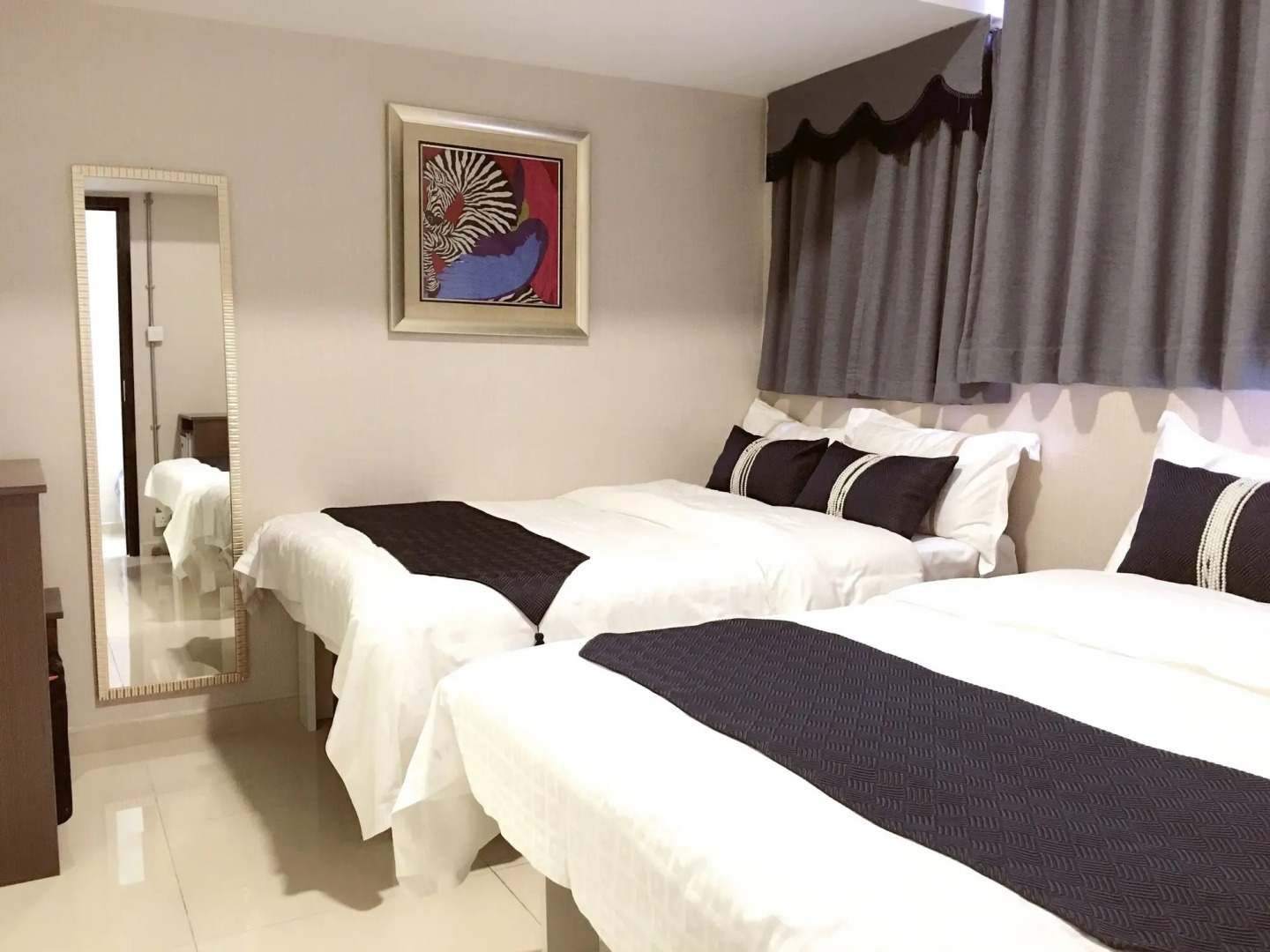 Photo - Seasons Hotel