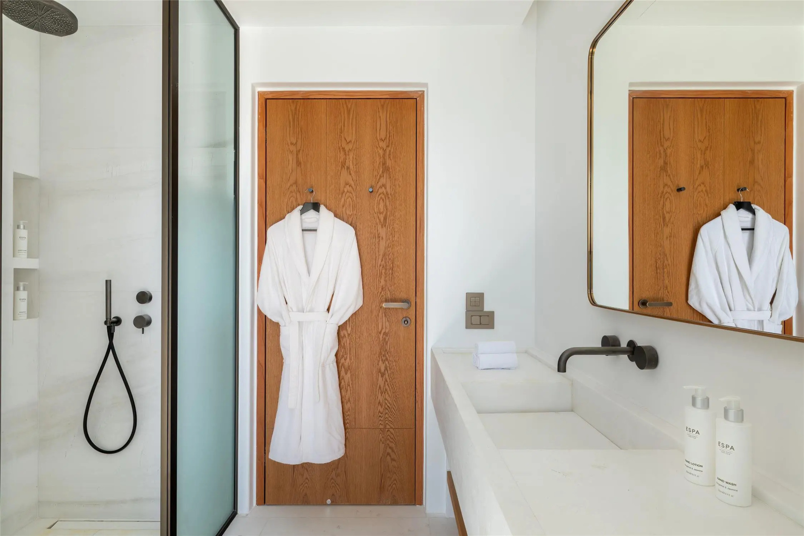 Photo - Sandblu Santorini, LXR Hotels & Resorts