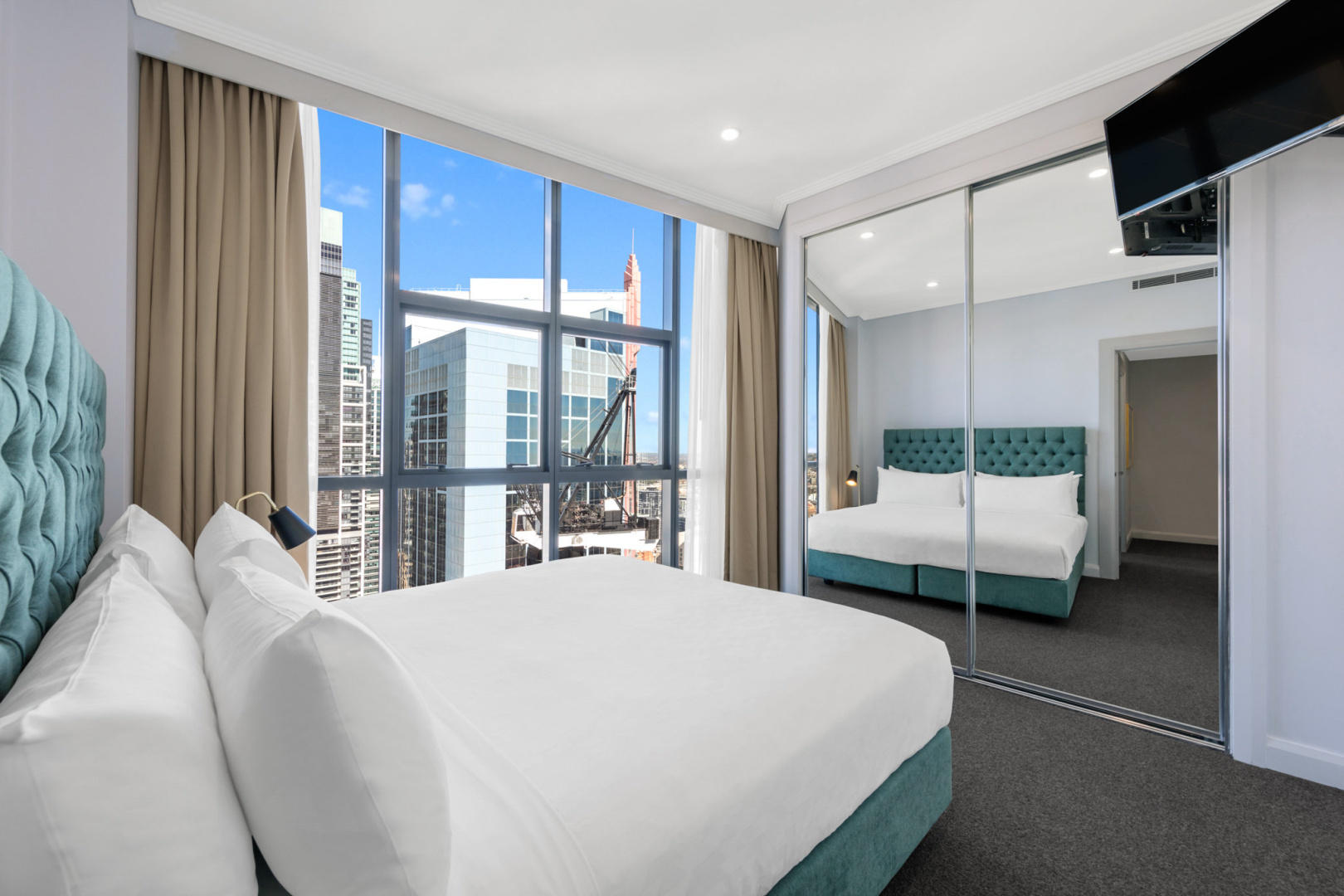 Photo - Meriton Suites Pitt Street, Sydney