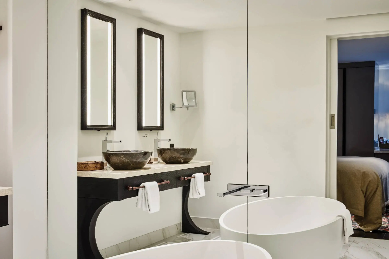 Photo - The Nikolai Hamburg - Leonardo Limited Edition