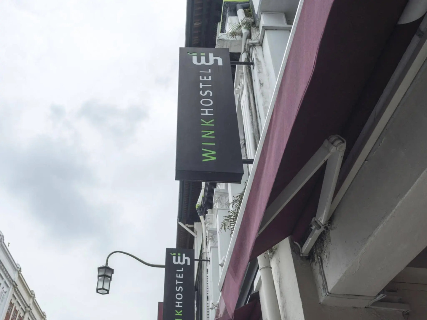 Foto - Wink at Mosque Street