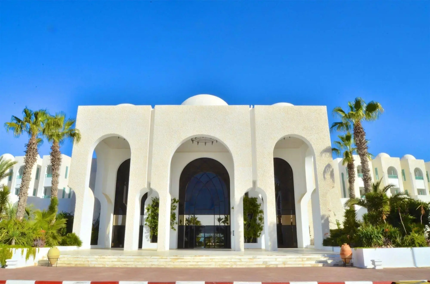 Photo - Royal Garden Palace - Families and Couples