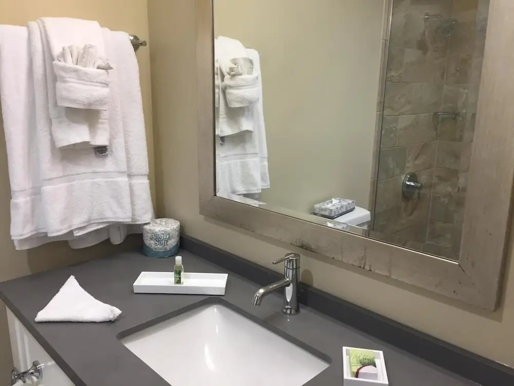 Photo - Pacific Shores Inn