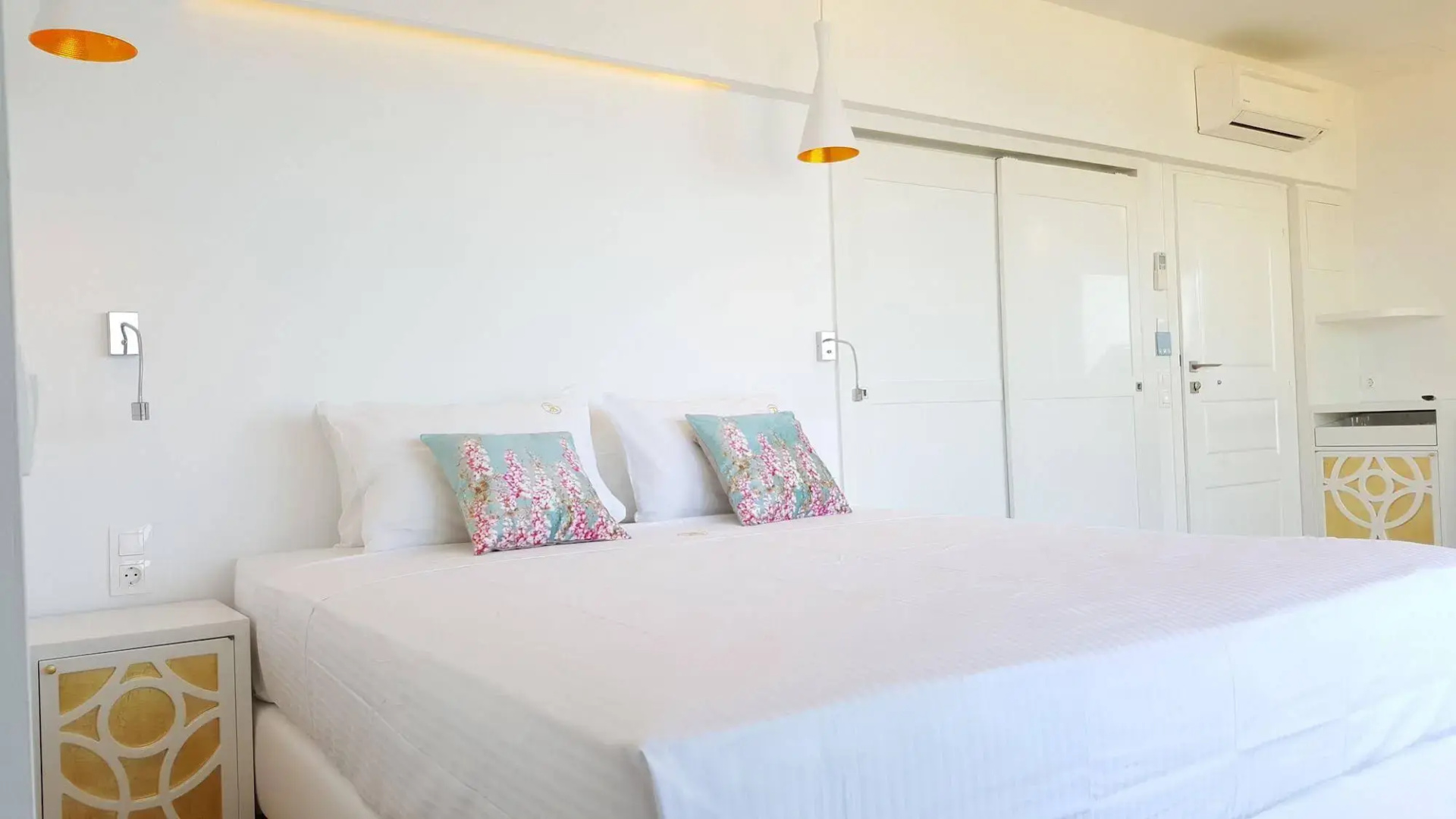 Photo - Petra Beach Hotel