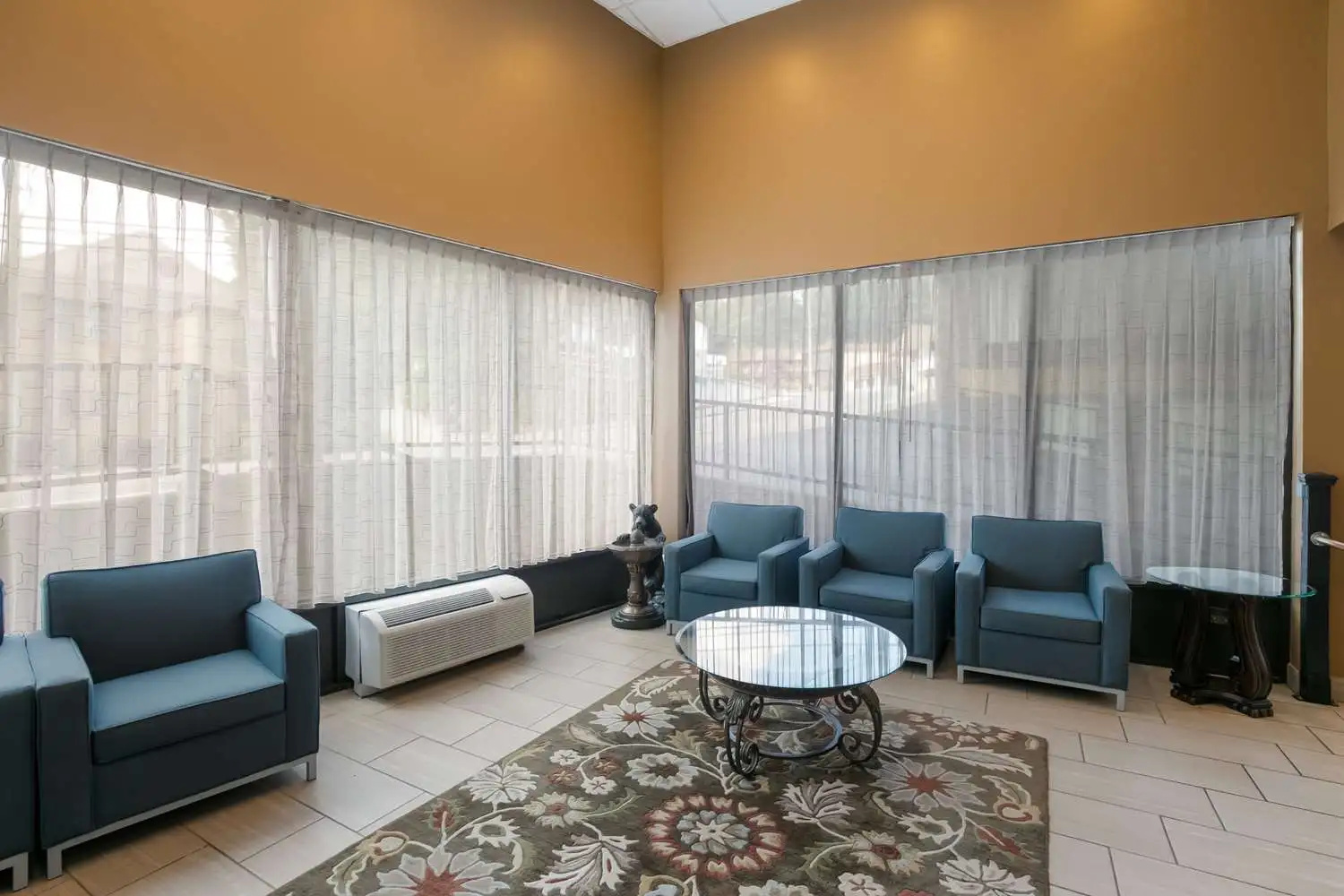Photo - SureStay Plus Hotel by Best Western Gatlinburg