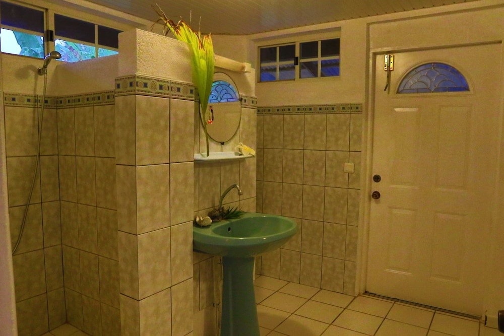 Hana Iti Beach House