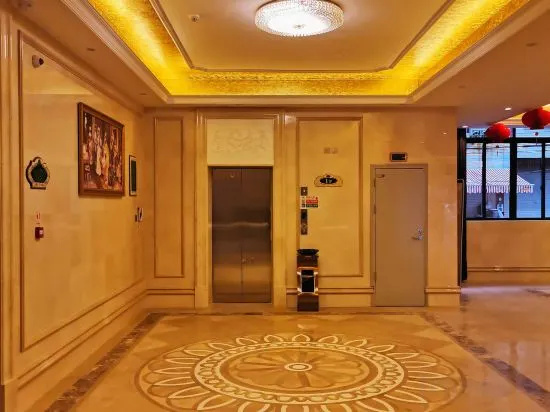 Vienna Hotel (Sanjiang Bell Tower Bird's Nest Distribution Center)