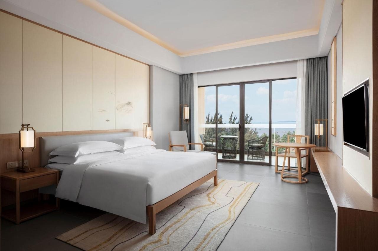 Sheraton Maoming Romantic Beach Resort