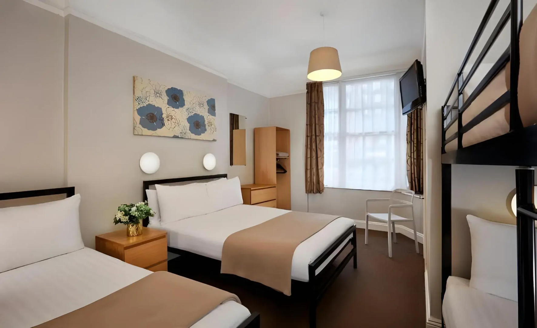 Photo - Lords Hotel