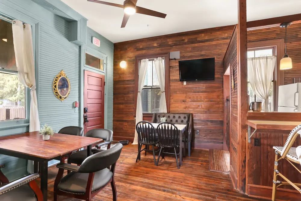 Photo - Site 61 Guesthouse