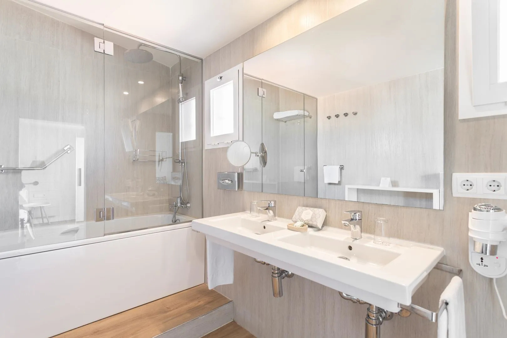 Photo - FERGUS Style Soller Beach