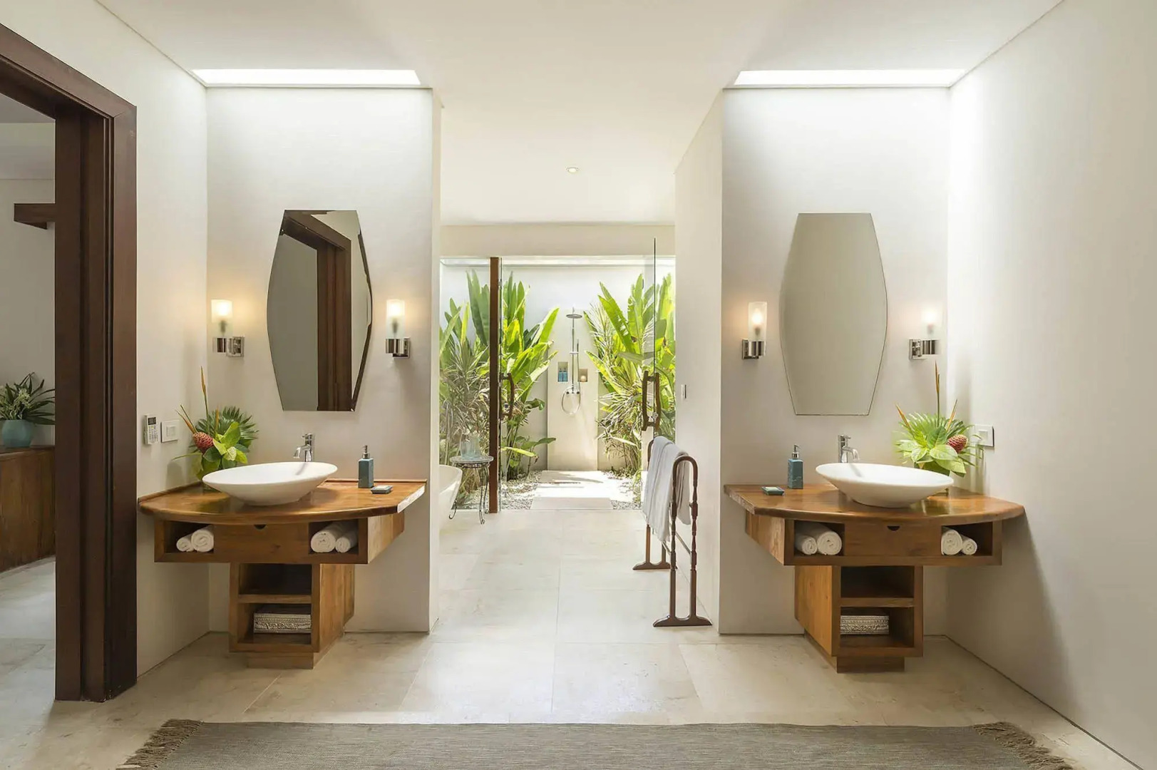 Photo - Villa Kori Bali Kubu, 9 people maximum, close to Seminyak Beach