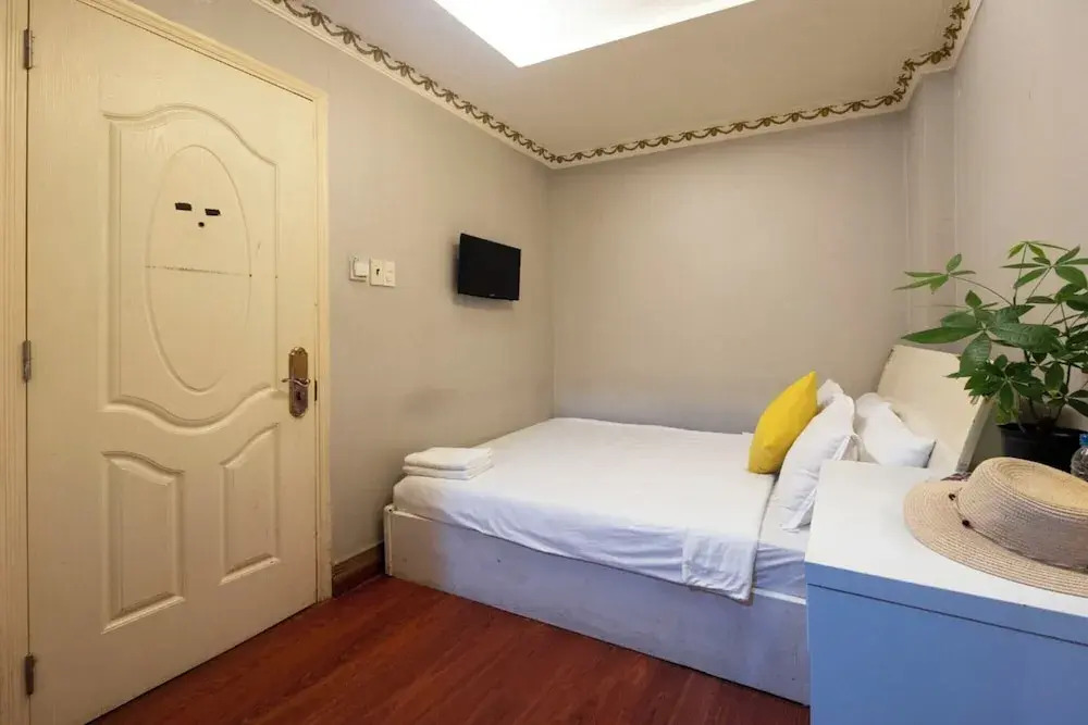 Foto - CROWNE MEOW BÙI VIỆN HOTEl 2