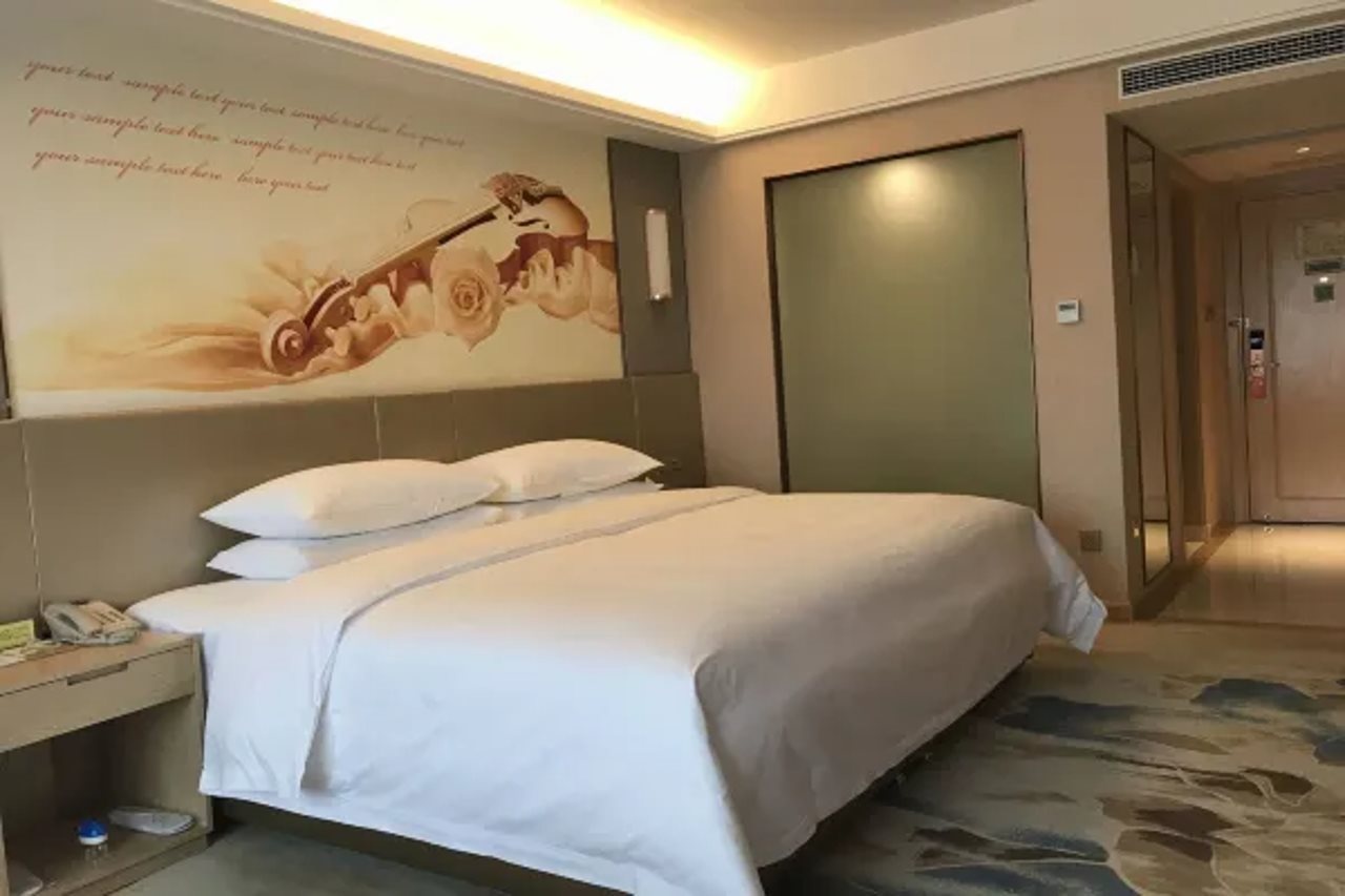 Vienna Hotel (Xinjin Old Pier, Liujianian Metro Station)