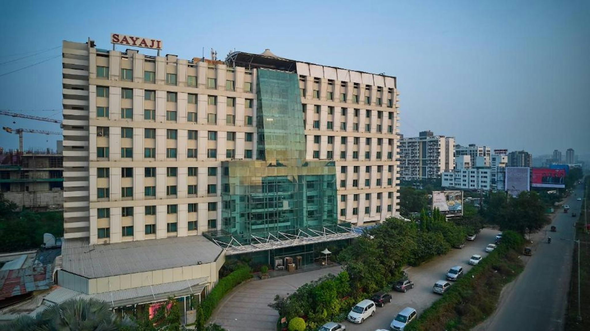 Foto - Sayaji Pune