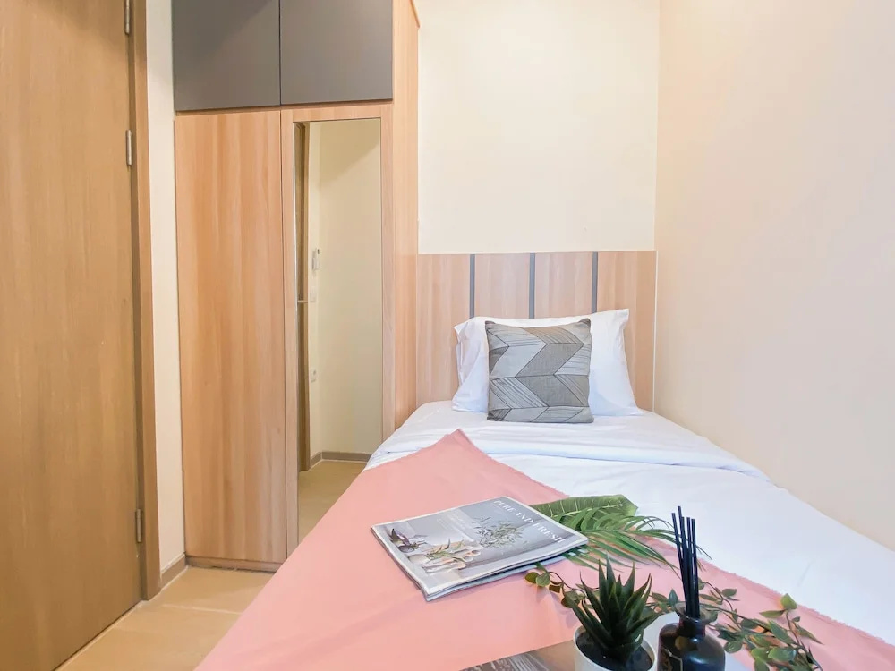 Warm 2Br Apartment At Meikarta