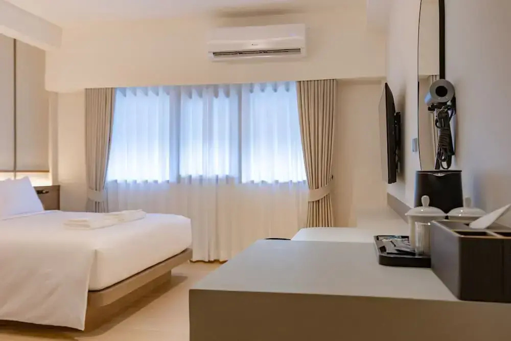 Photo - The Bentley Hotel