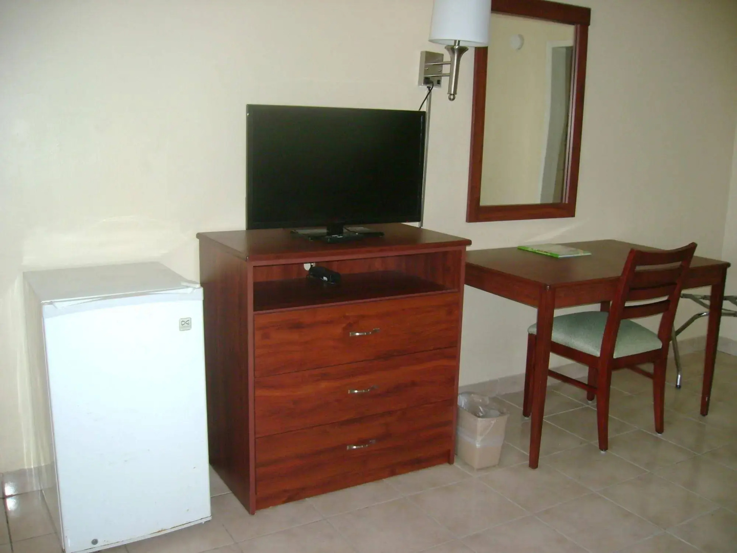 Photo - Royal Islander Hotel