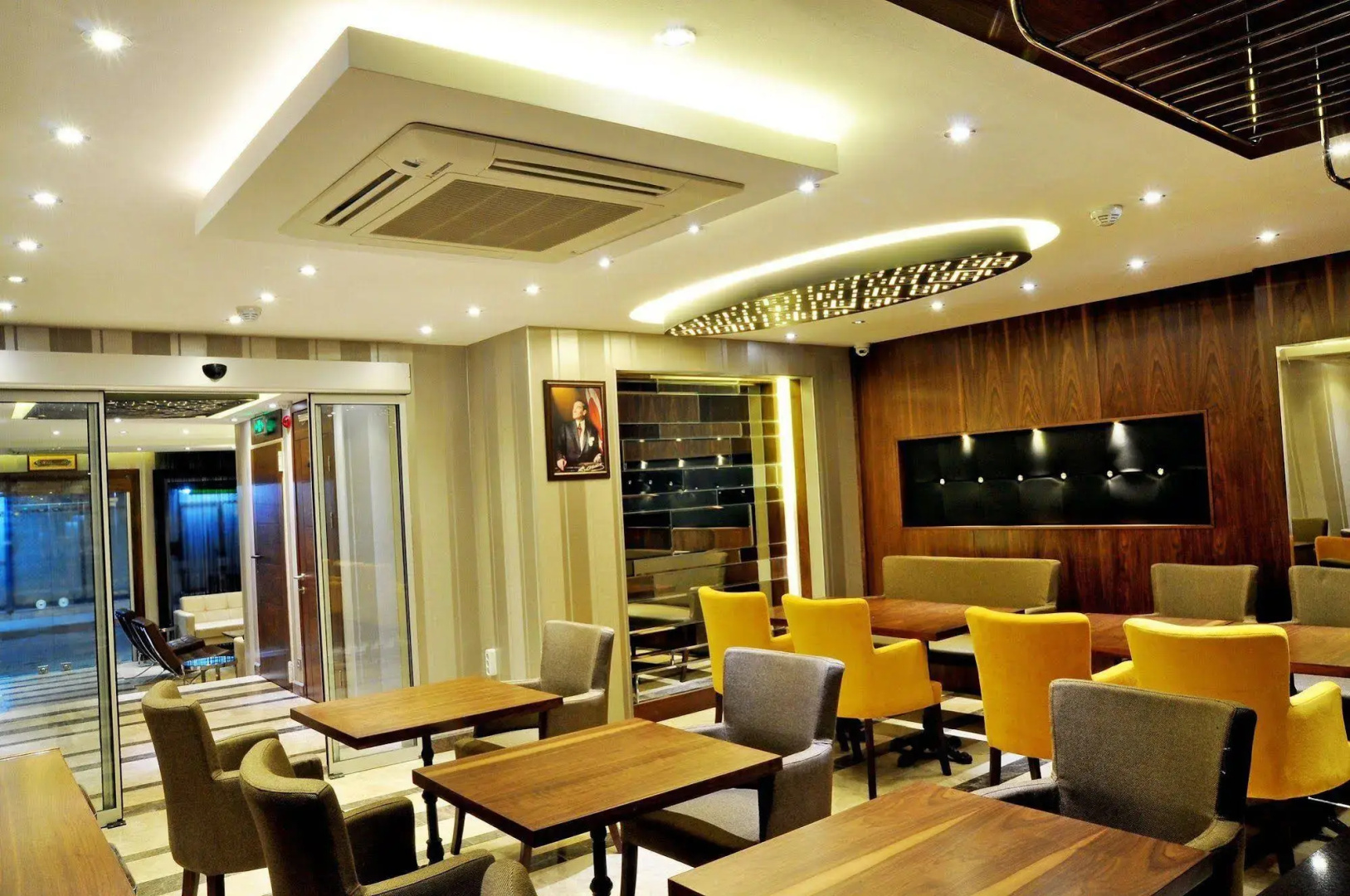 Photo - Avin Hotel
