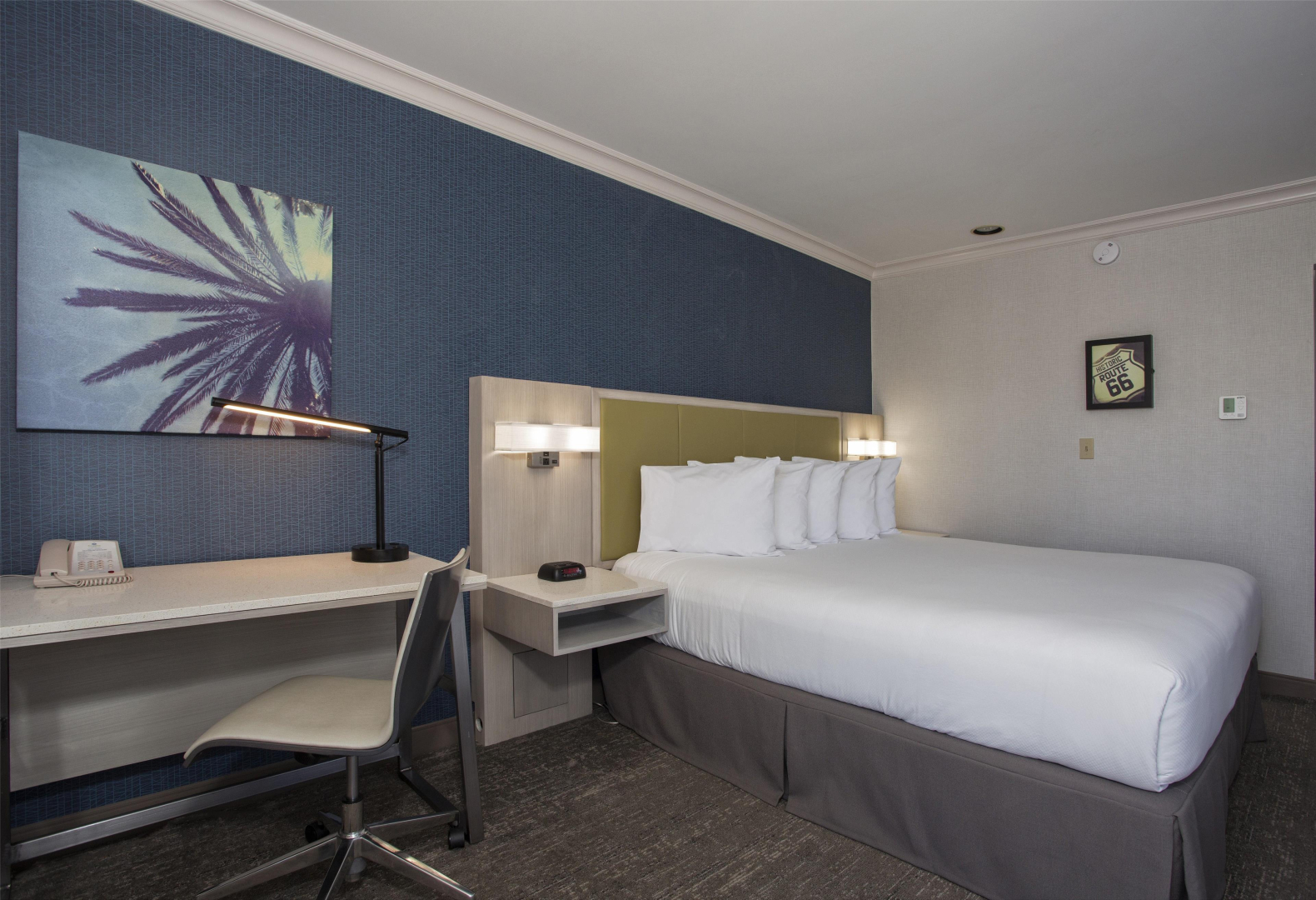 Photo - SureStay Hotel by Best Western Santa Monica