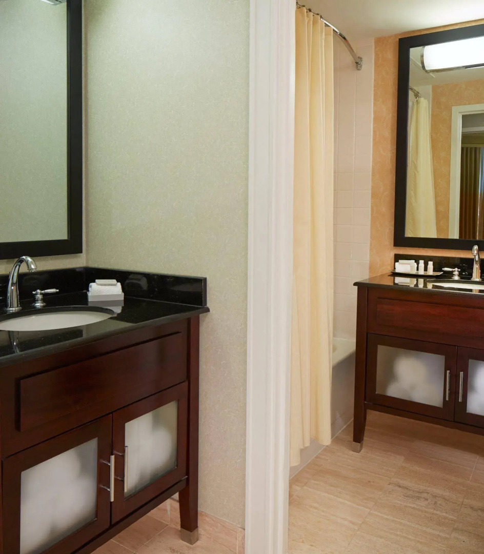 Photo - Renaissance Dallas Hotel