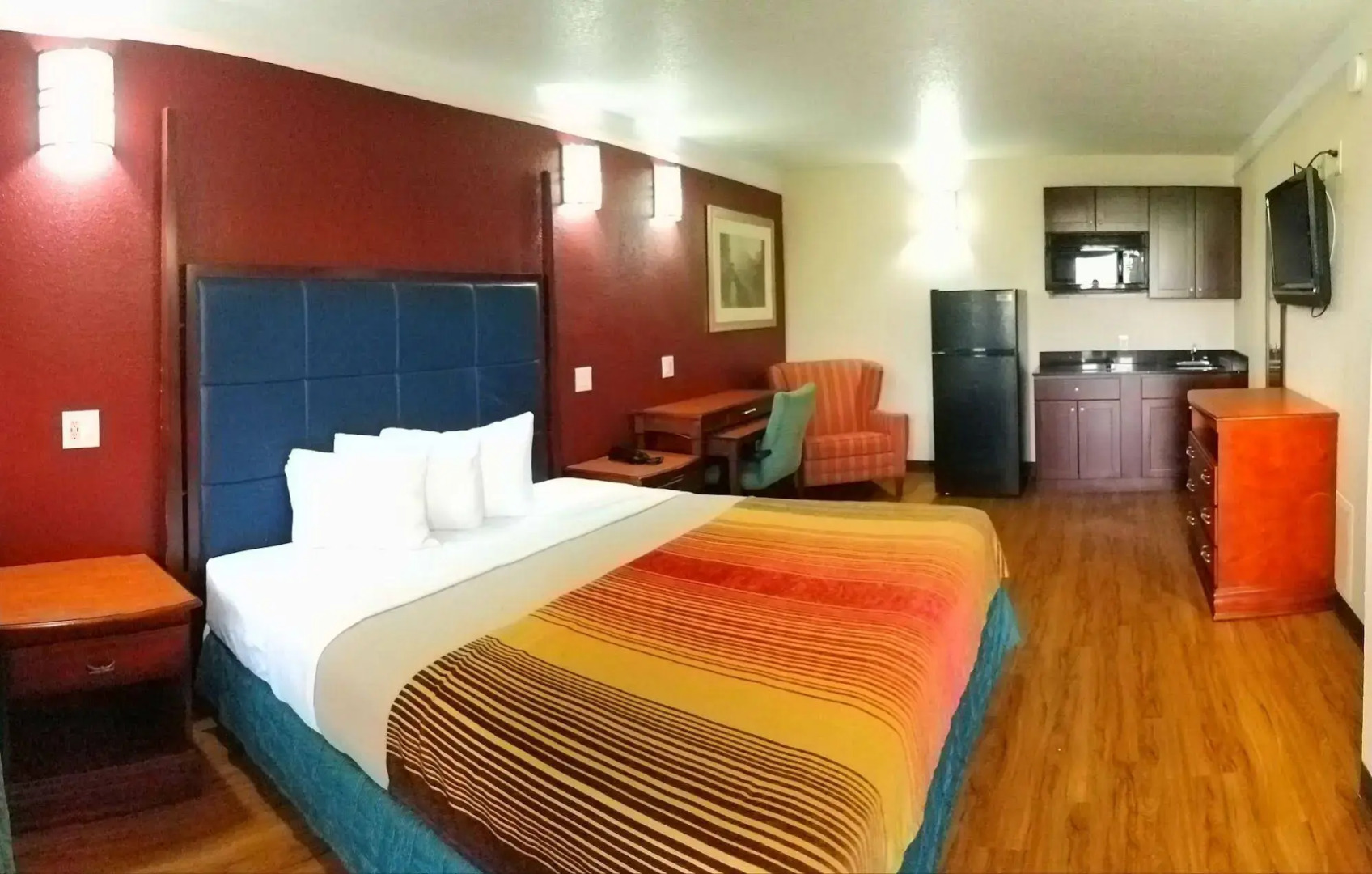 Photo - Red Roof Inn & Suites Houston- Hobby Airport