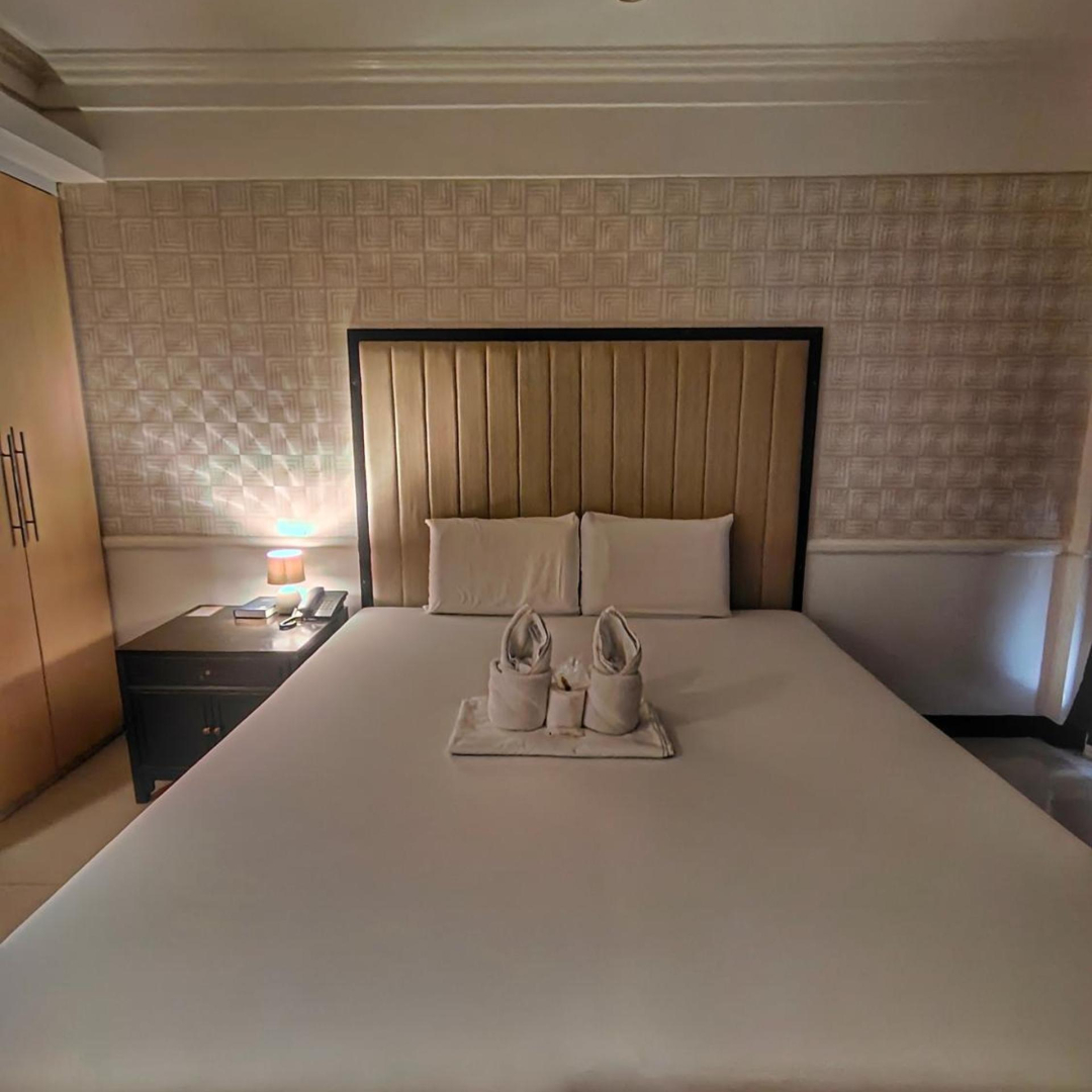Foto - S and M Hotel Inc.