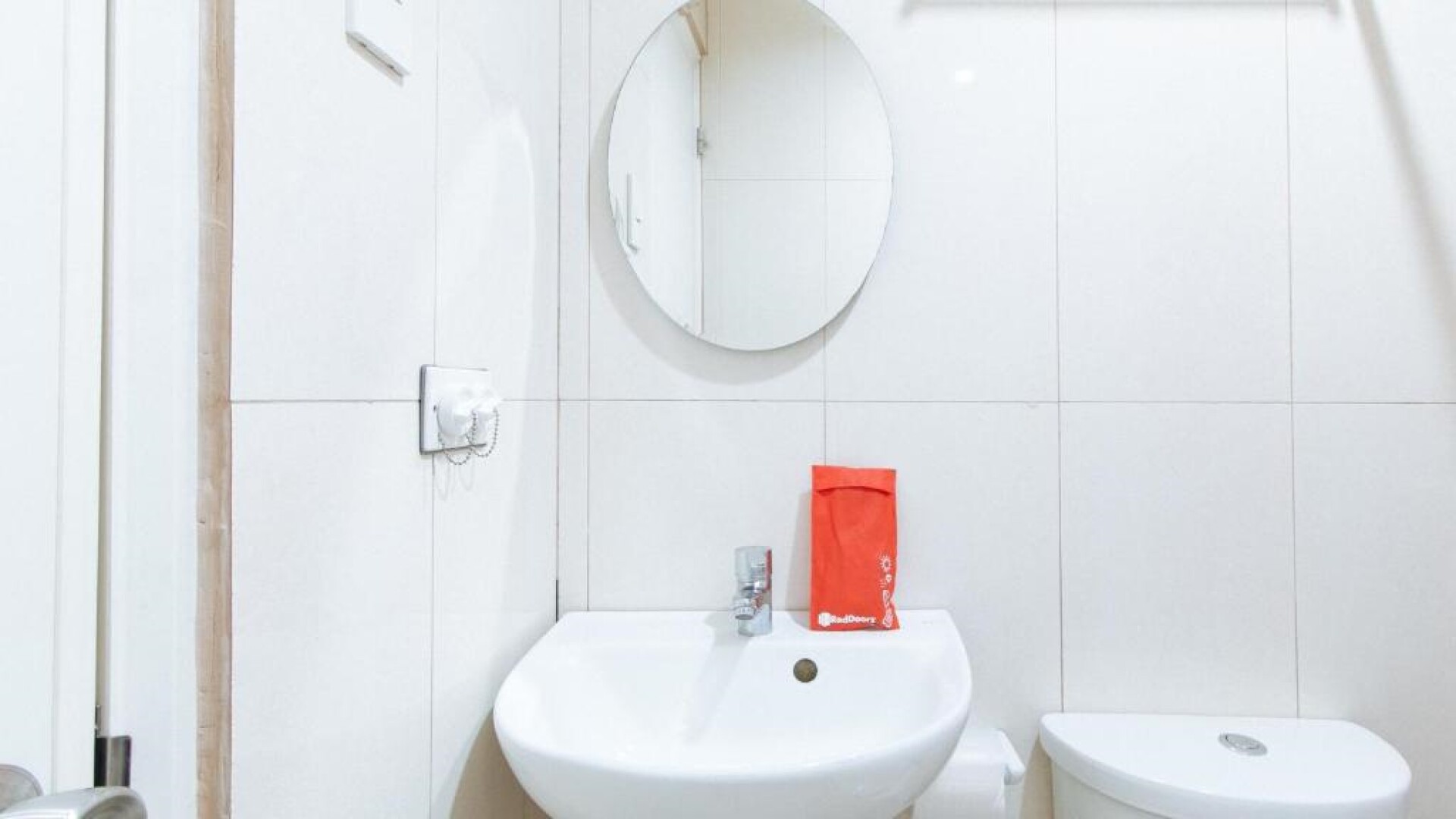 Photo - RedDoorz Plus at EDSA Congressional