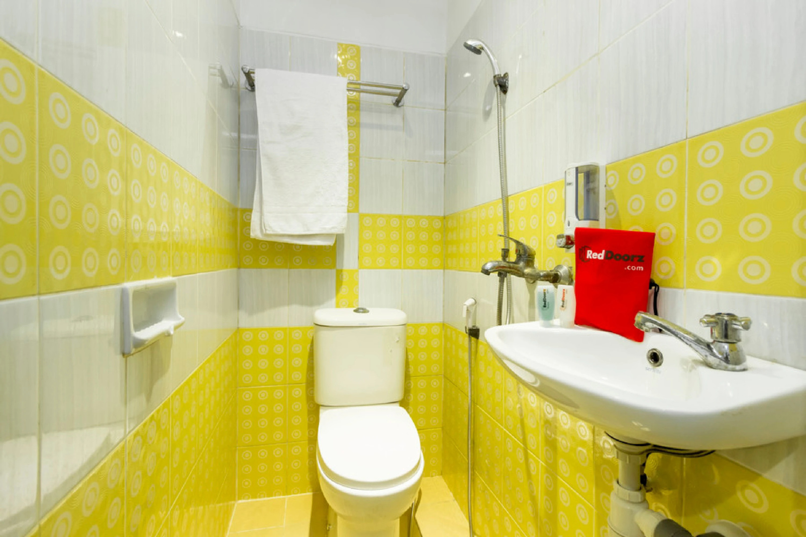 Foto - Reddoorz near Gajah Mada Plaza 2