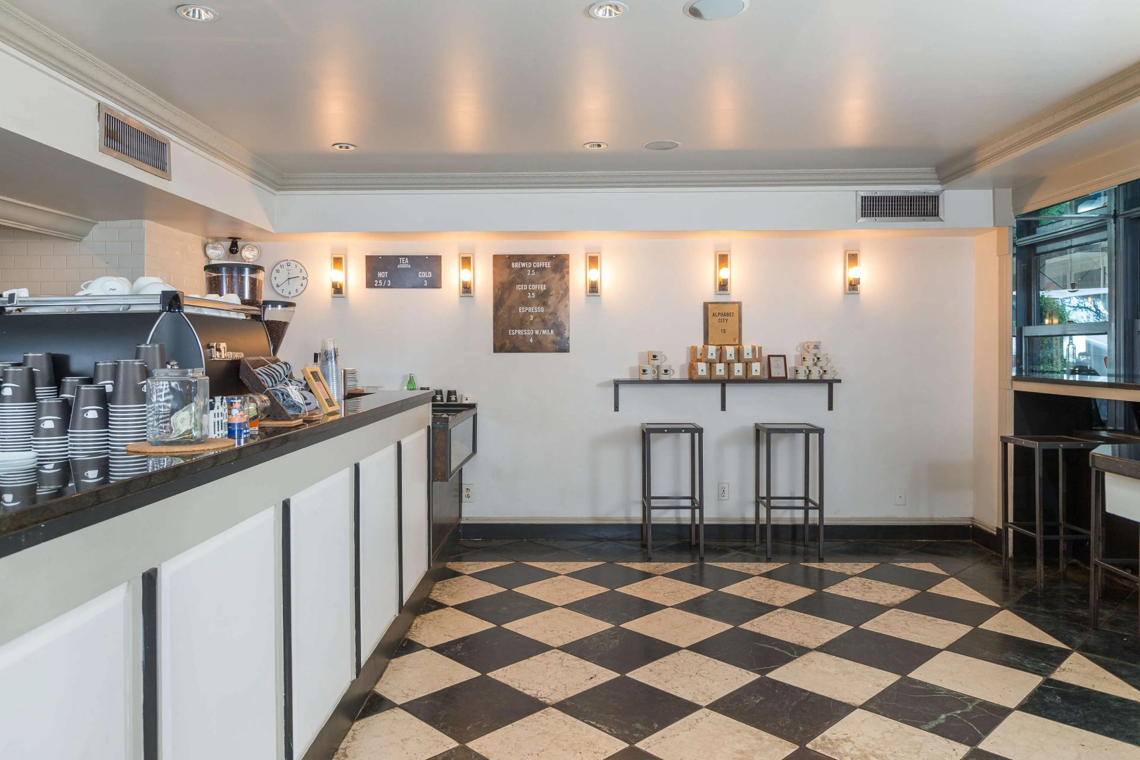 Photo - Lombardy Hotel