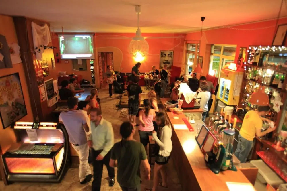 Foto - Sunflower Beach Backpacker Hostel & Bar