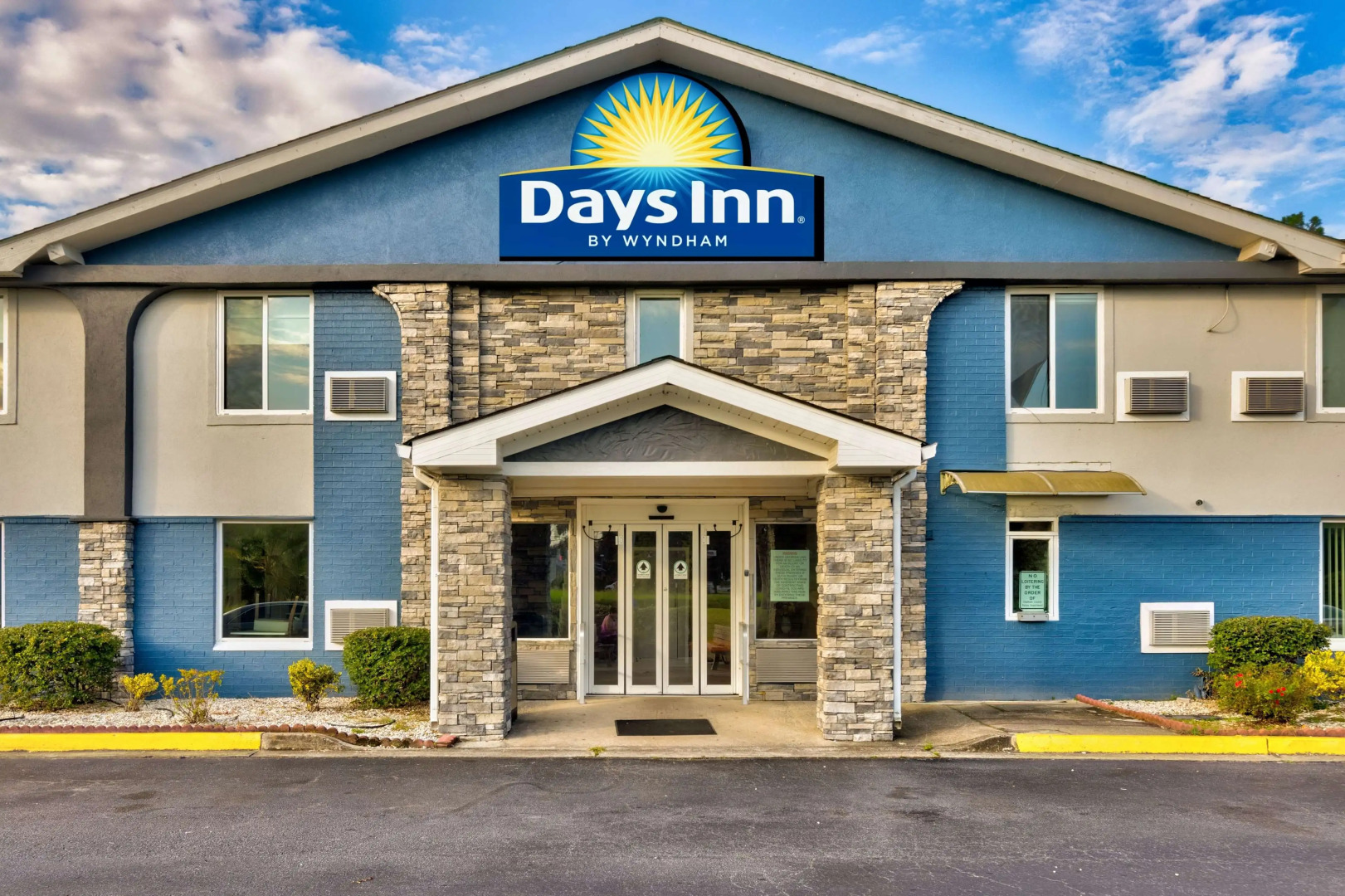 Photo - Days Inn by Wyndham Savannah Gateway I-95
