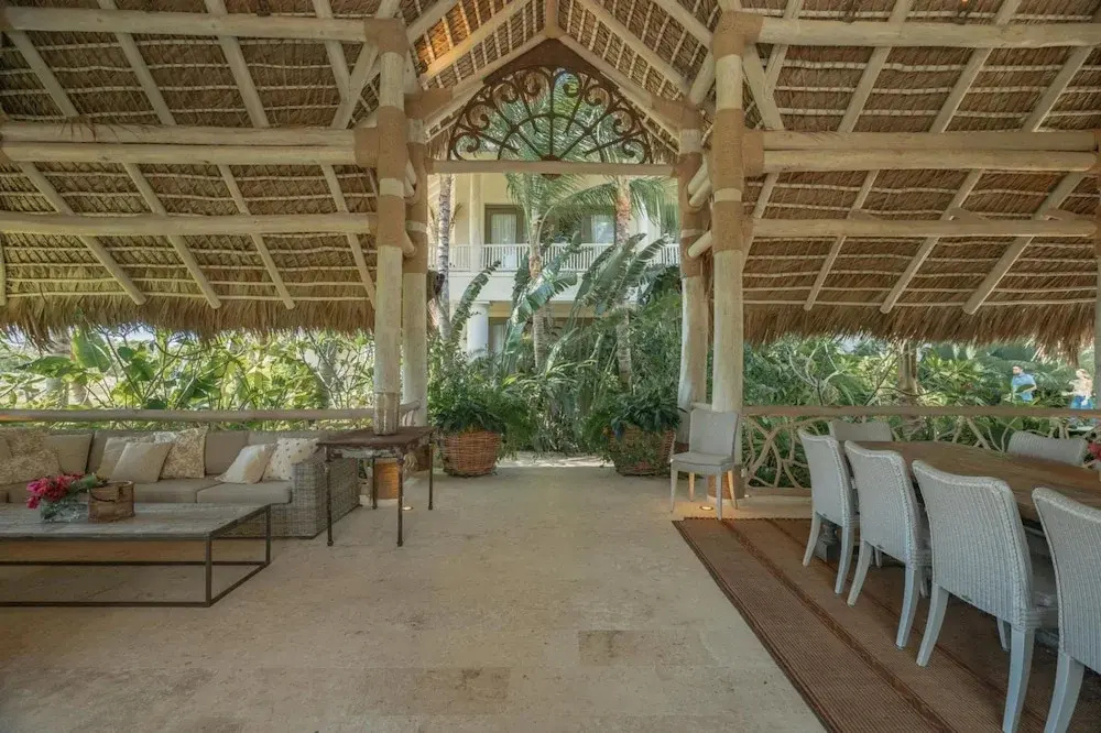 Foto - Unique lake-front 10-bedroom mansion in most luxurious resort of the caribbean