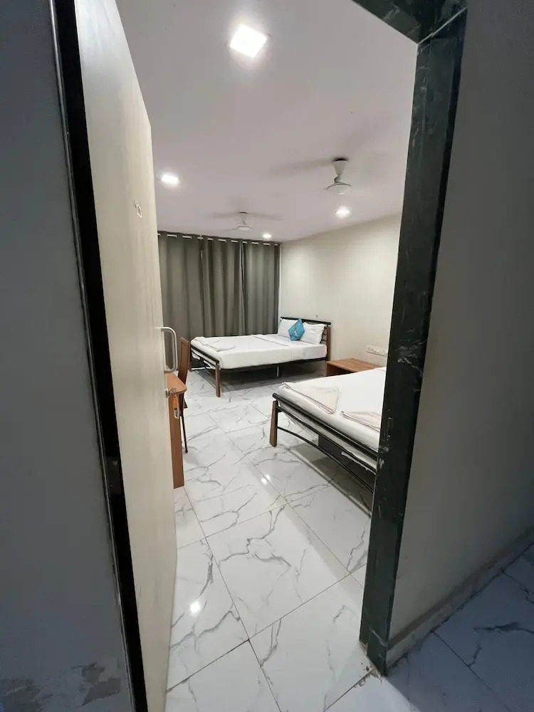 Photo - Red House Hostels - POWAI HOSTELS GROUPS