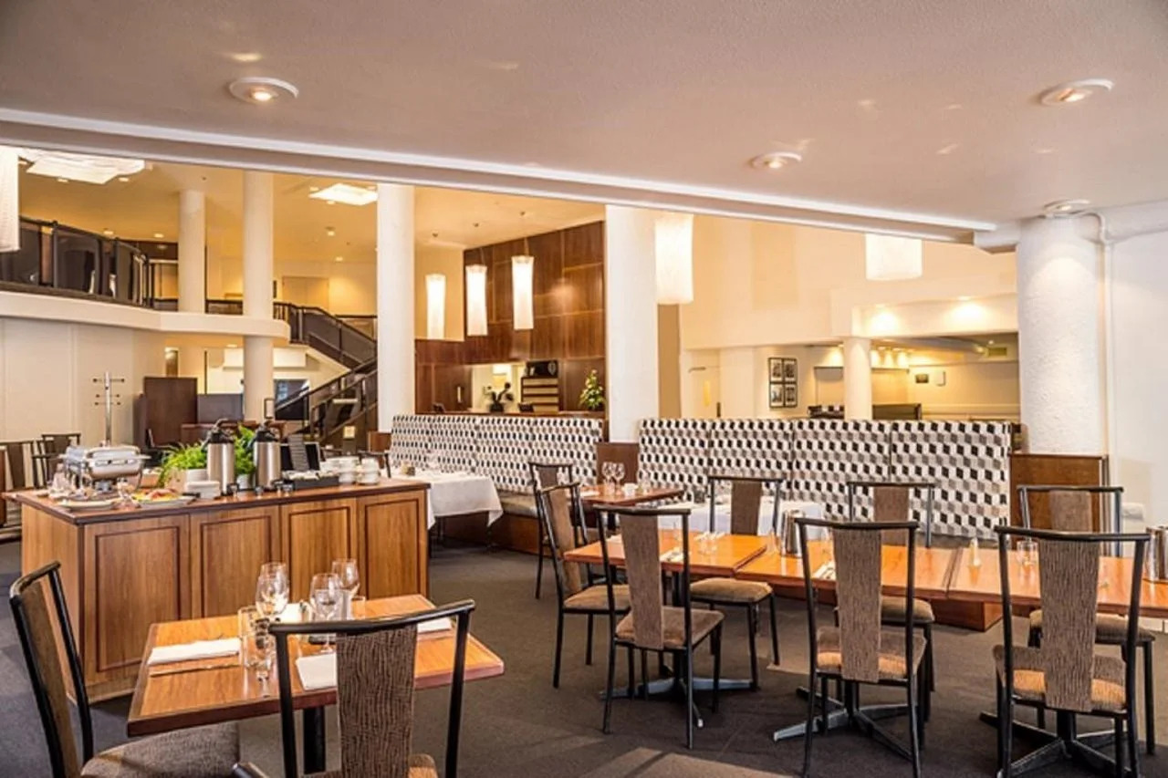 Photo - West Plaza Hotel