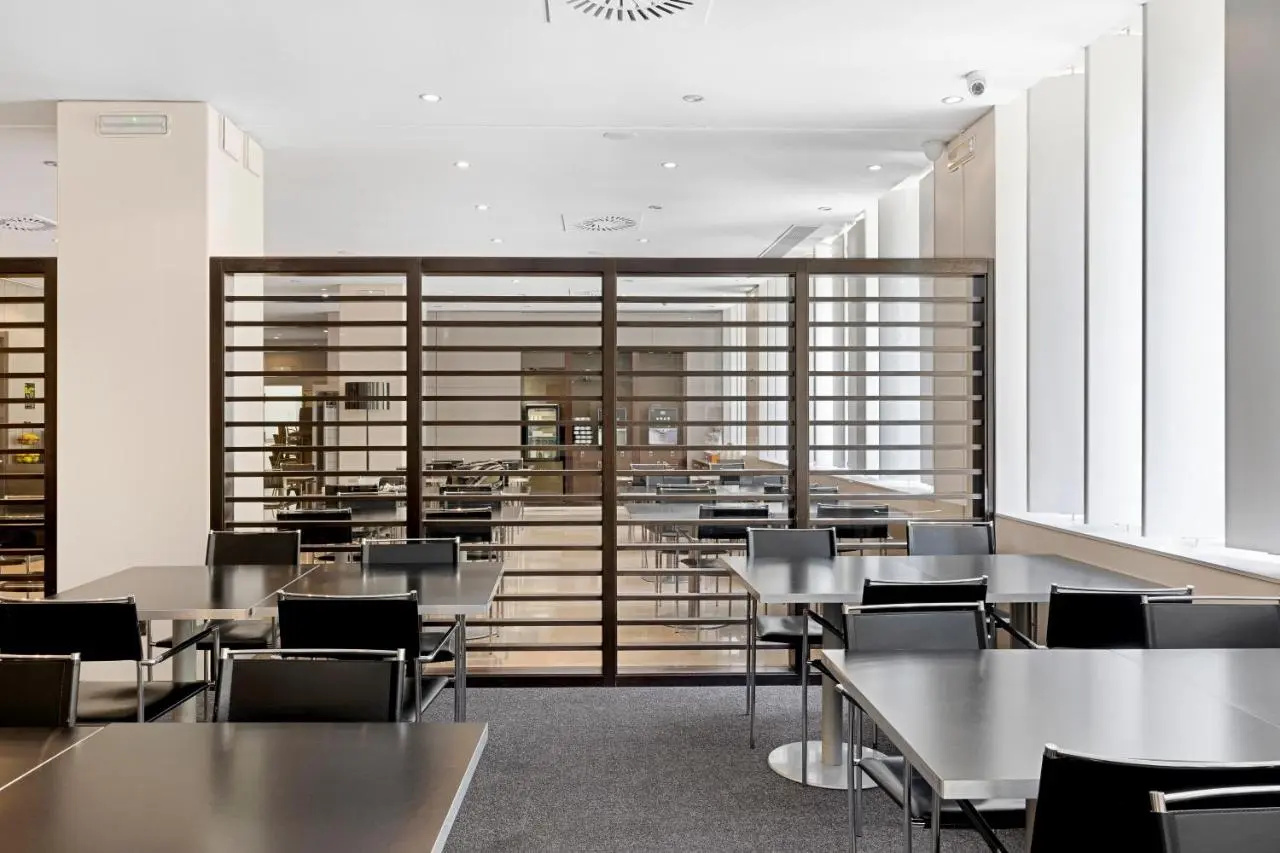 Photo - B&B Hotel Zaragoza Los Enlaces Estacion